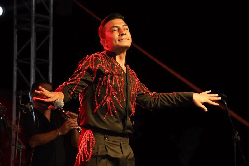 Büyükşehir'in Yaz Konserleri Ayvalık Sarımsaklı'da Başladı